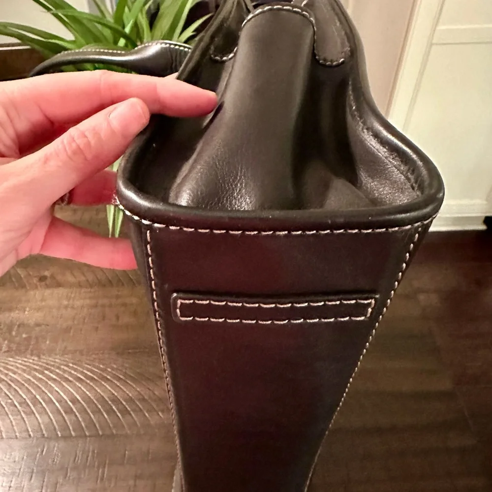 LIKE‎ NEW!! Michael Kors Black Aviator Tote - Picture 14 of 15